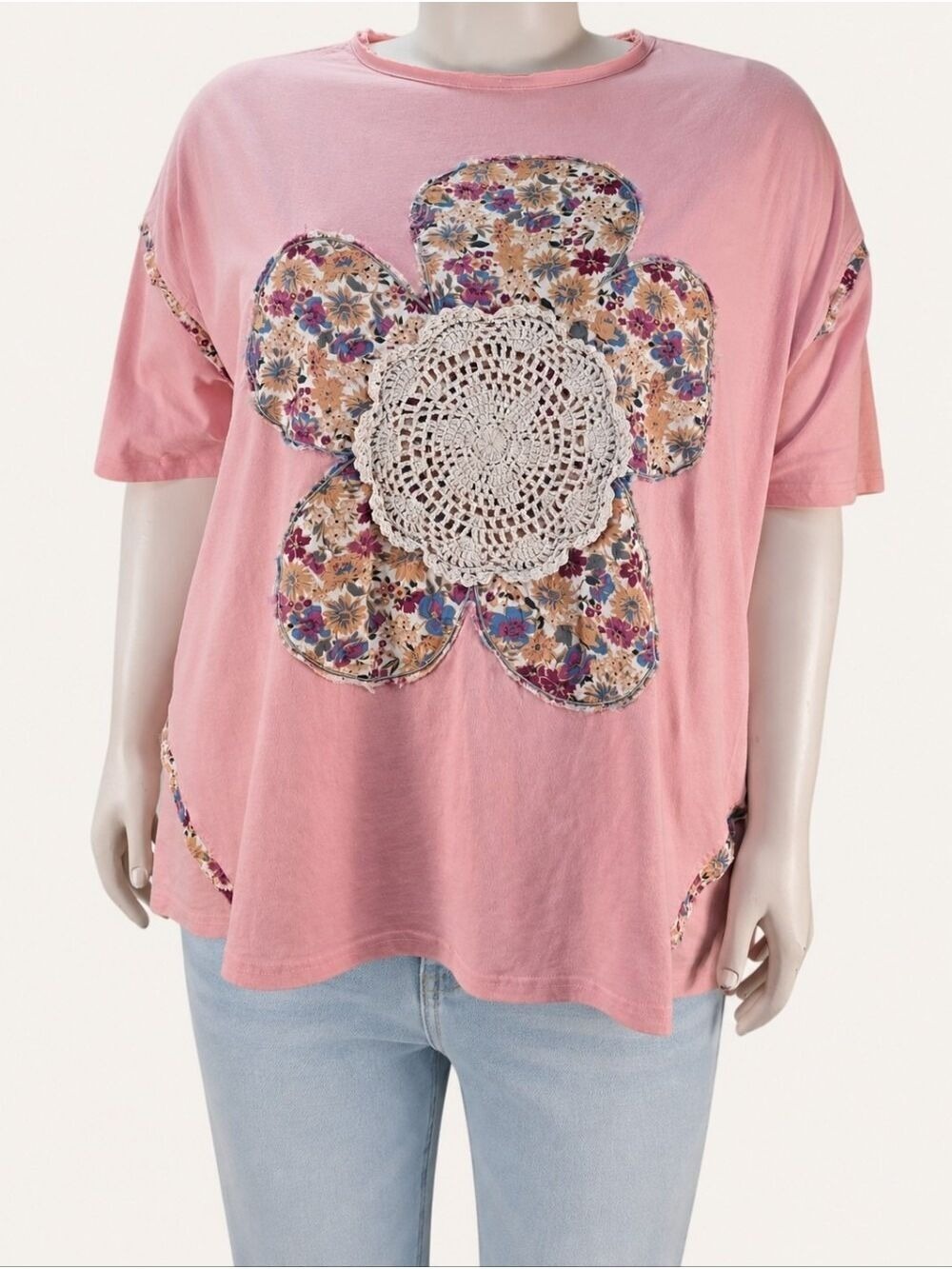Easel Bellamy Daisy Tee Coral 1X Floral Crochet Appliqué Boho Oversized NWT